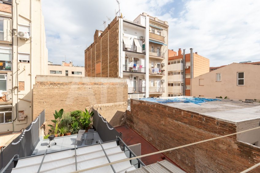 Pis reformat amb vistes al clot -26