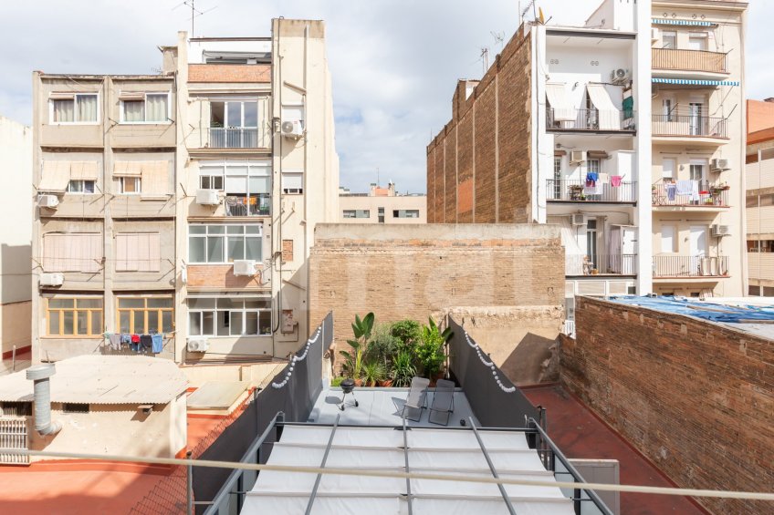 Pis reformat amb vistes al clot -27