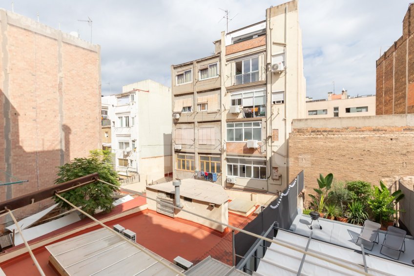 Pis reformat amb vistes al clot -28