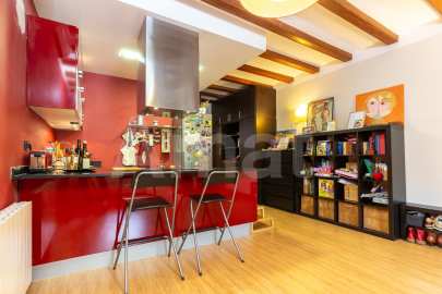 Pis reformat amb vistes al clot -10