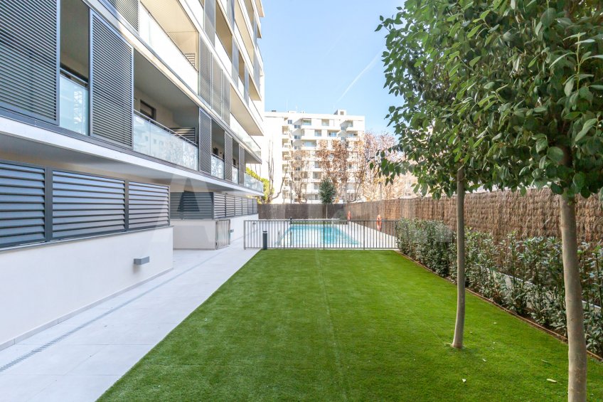 Pis seminou, alt i cantoner, amb terrassa i piscina -3