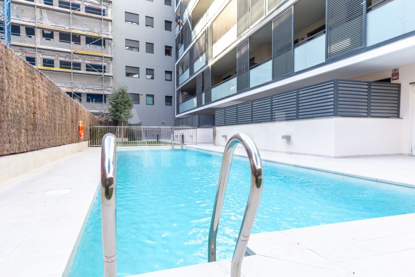 Pis seminou, alt i cantoner, amb terrassa i piscina -30