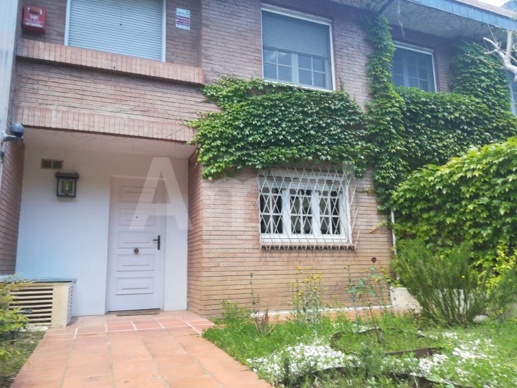 Beautiful detached house in L' Eixample -2