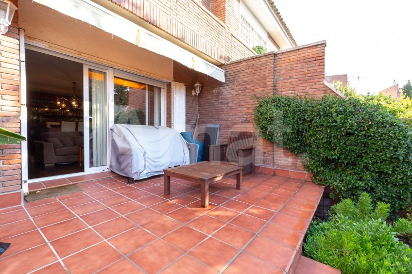 Fantastic fully renovated terraced house with garden -18