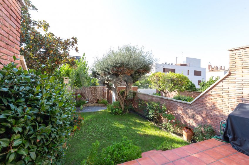 Fantastic fully renovated terraced house with garden -22