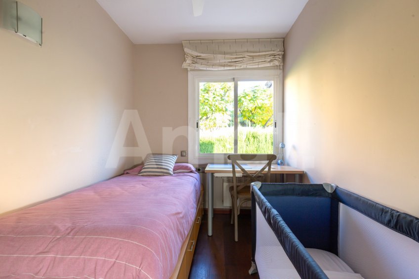 Fantastic fully renovated terraced house with garden -34