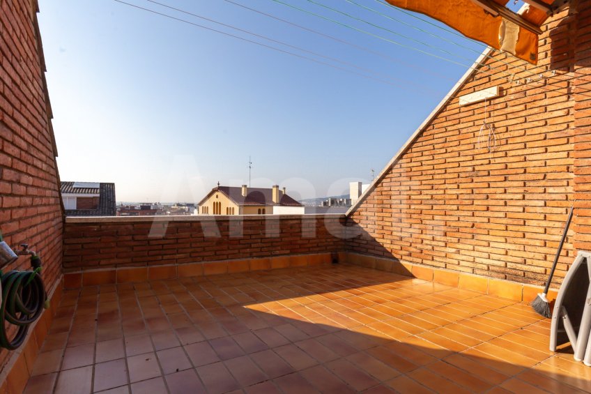 Fantastic fully renovated terraced house with garden -41