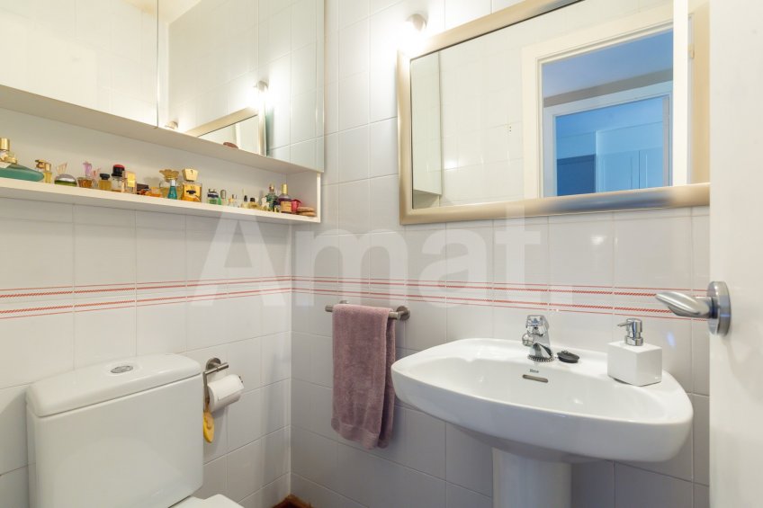 Fantastic fully renovated terraced house with garden -49