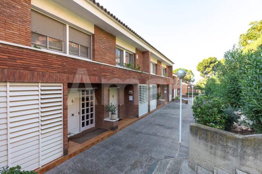 Fantastic fully renovated terraced house with garden -5
