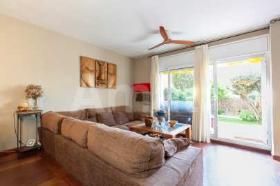 Fantastic fully renovated terraced house with garden -15