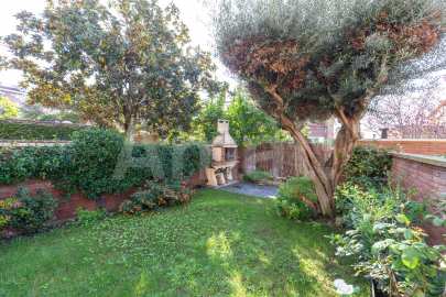 Fantastic fully renovated terraced house with garden -19