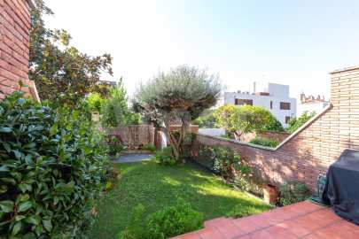 Fantastic fully renovated terraced house with garden -22