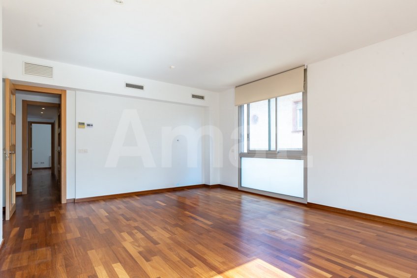 Semi-new, central and quiet flat -15