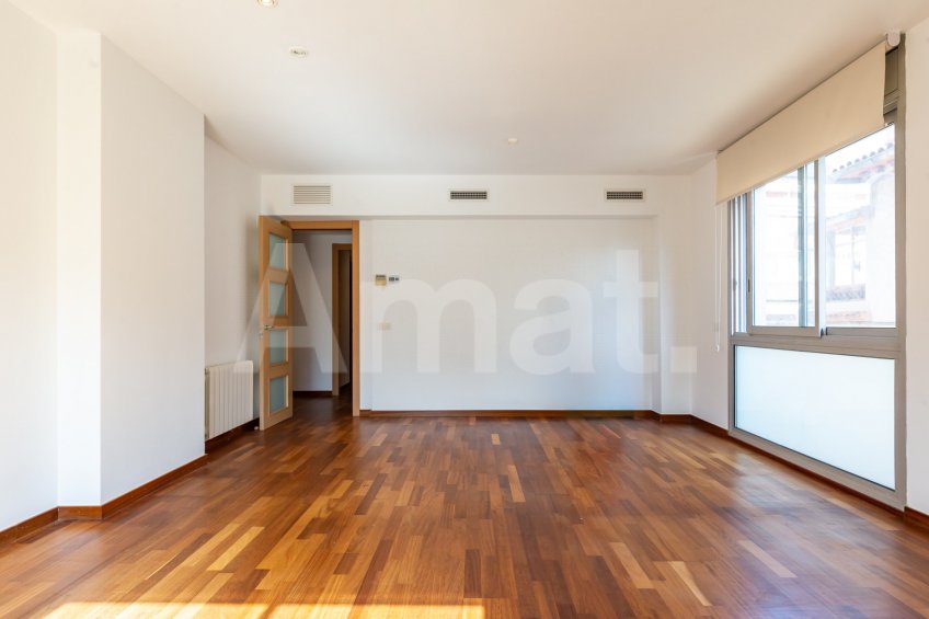 Semi-new, central and quiet flat -16