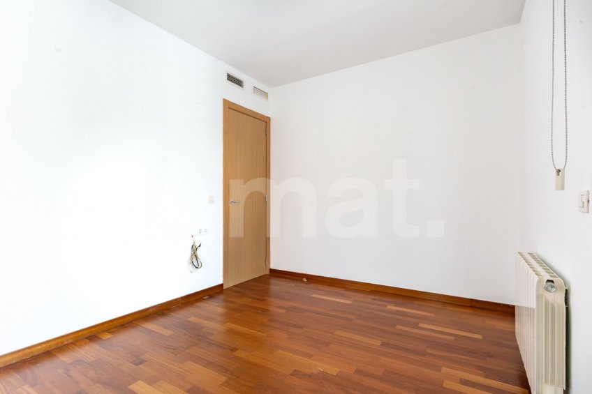 Semi-new, central and quiet flat -23