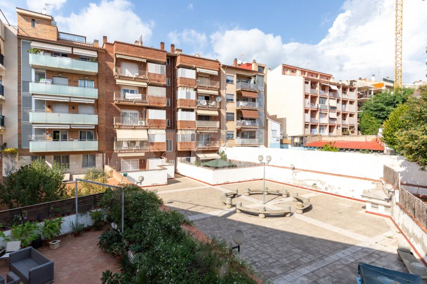 Semi-new, central and quiet flat -24