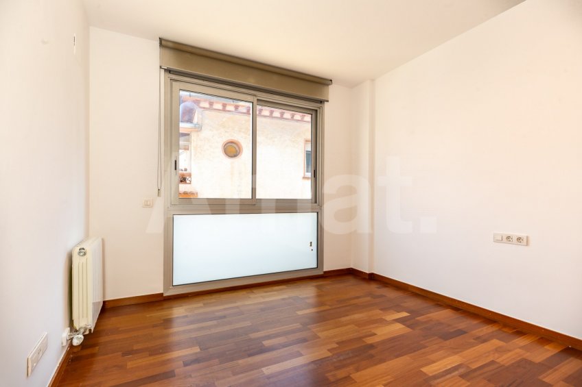 Semi-new, central and quiet flat -27