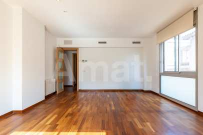 Semi-new, central and quiet flat -16