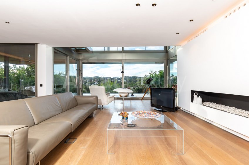Design house with spectacular views, in Sant Cugat