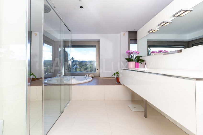 Design house with spectacular views, in Sant Cugat -55