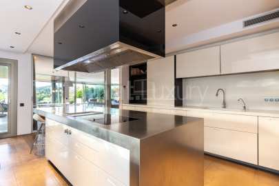 Design house with spectacular views, in Sant Cugat -12