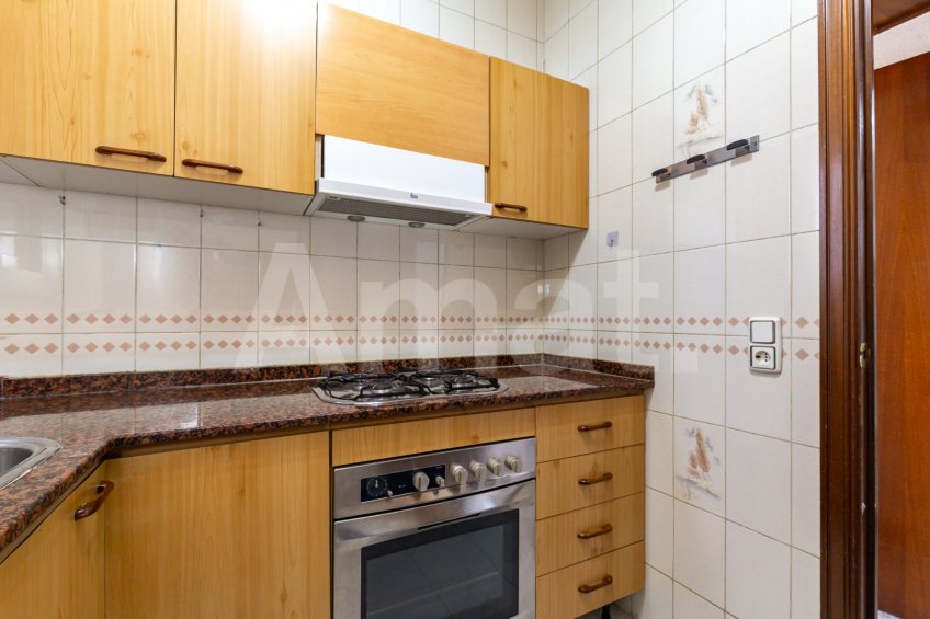 Flat in Clot, with great potential and views of Sagrada Familia -11