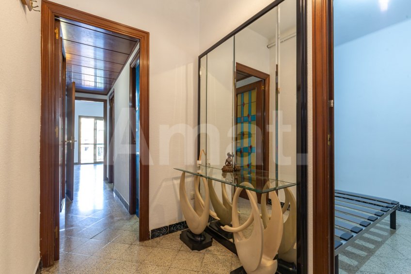 Flat in Clot, with great potential and views of Sagrada Familia -17
