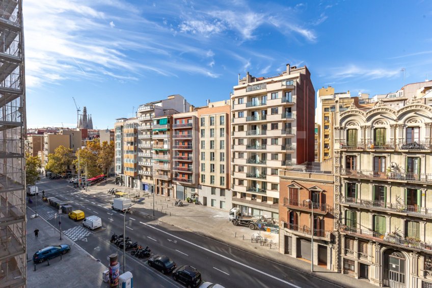 Flat in Clot, with great potential and views of Sagrada Familia -20