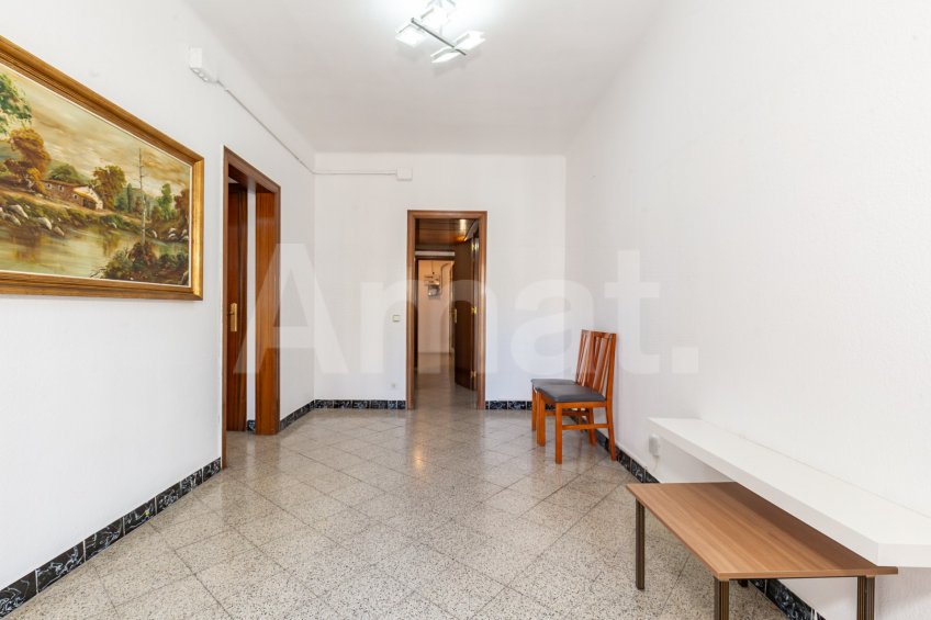 Flat in Clot, with great potential and views of Sagrada Familia -4