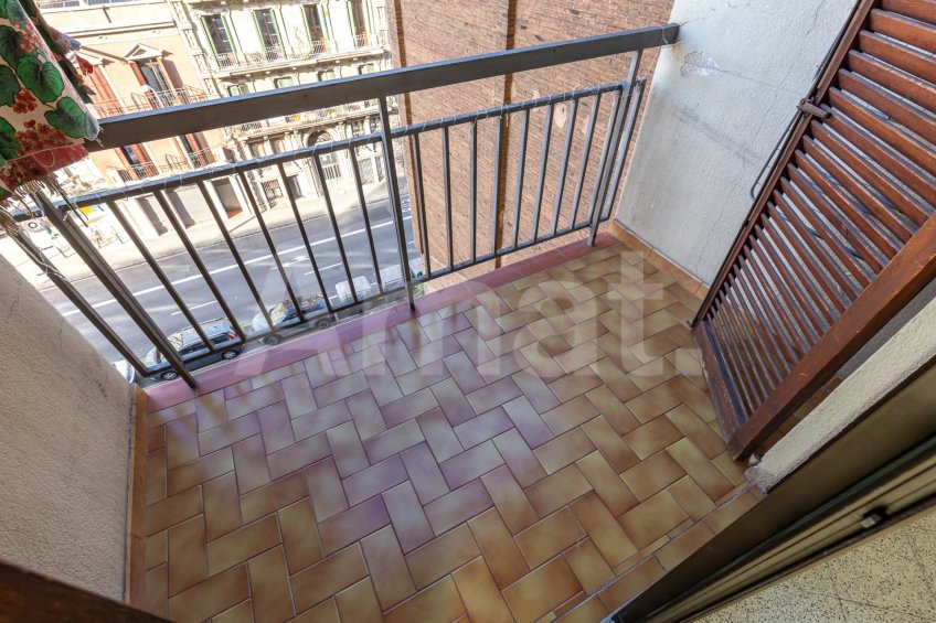 Flat in Clot, with great potential and views of Sagrada Familia -5