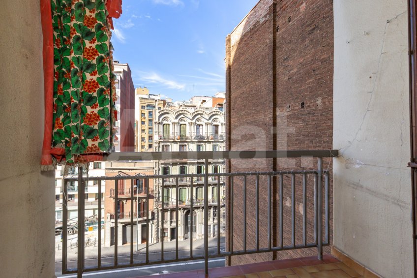 Flat in Clot, with great potential and views of Sagrada Familia -6