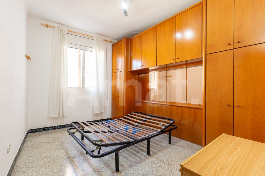 Flat in Clot, with great potential and views of Sagrada Familia -7