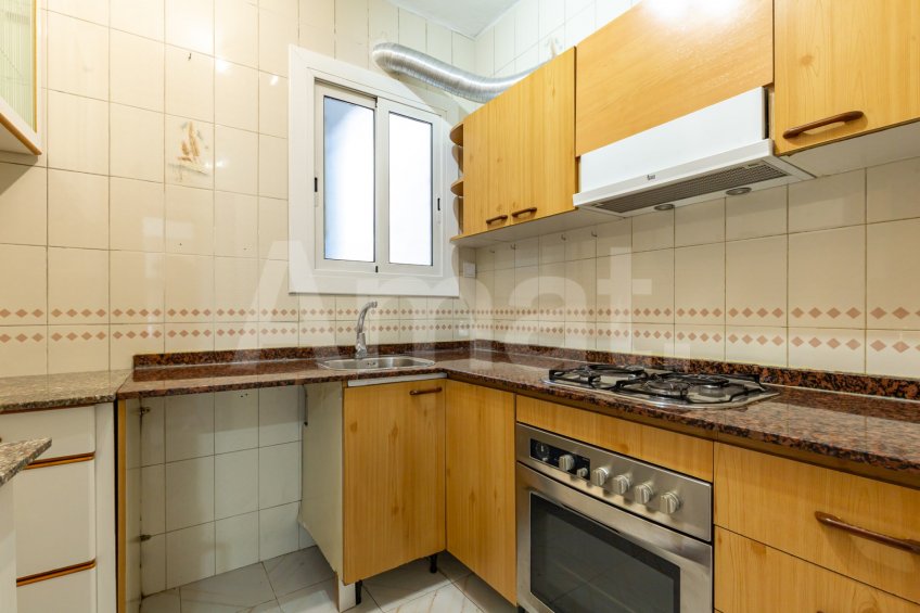 Flat in Clot, with great potential and views of Sagrada Familia -9