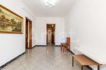 Flat in Clot, with great potential and views of Sagrada Familia -4