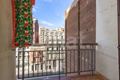 Flat in Clot, with great potential and views of Sagrada Familia -6