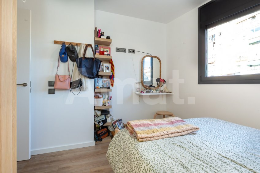 Compacto piso seminuevo y  con gran terraza, cerca del centro -27