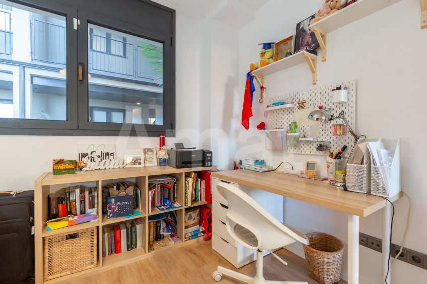 Compacto piso seminuevo y  con gran terraza, cerca del centro -29