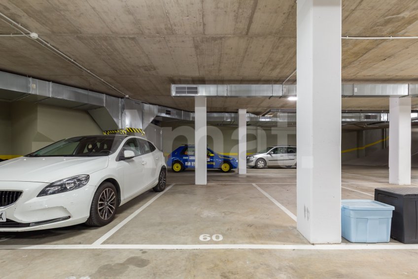 Compacto piso seminuevo y  con gran terraza, cerca del centro -31