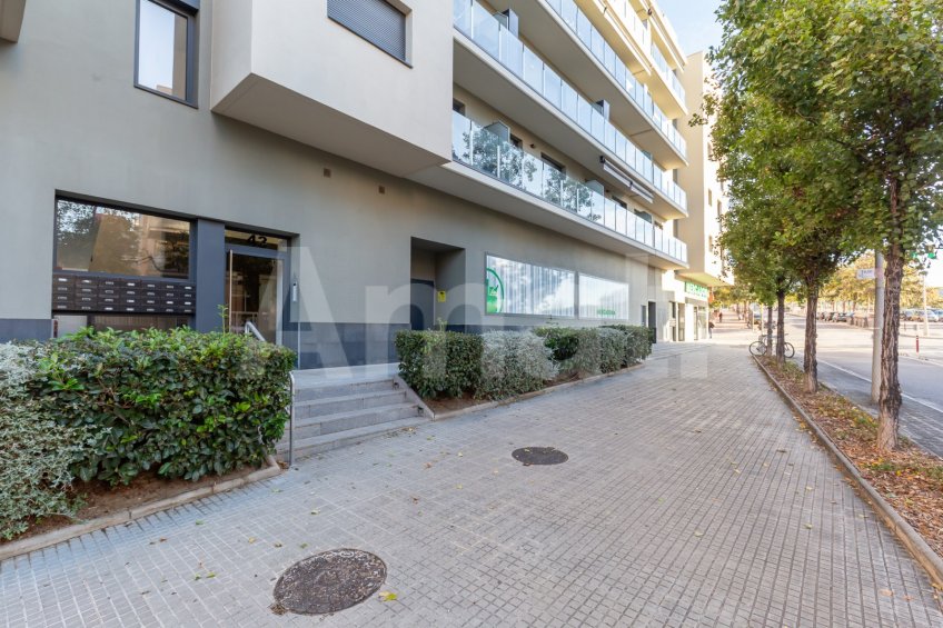 Compacto piso seminuevo y  con gran terraza, cerca del centro -32