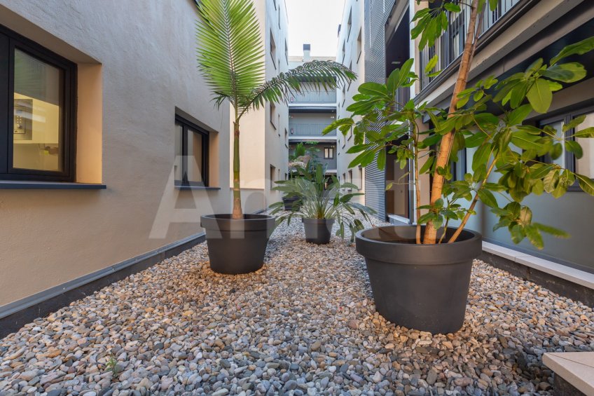 Compacto piso seminuevo y  con gran terraza, cerca del centro -34