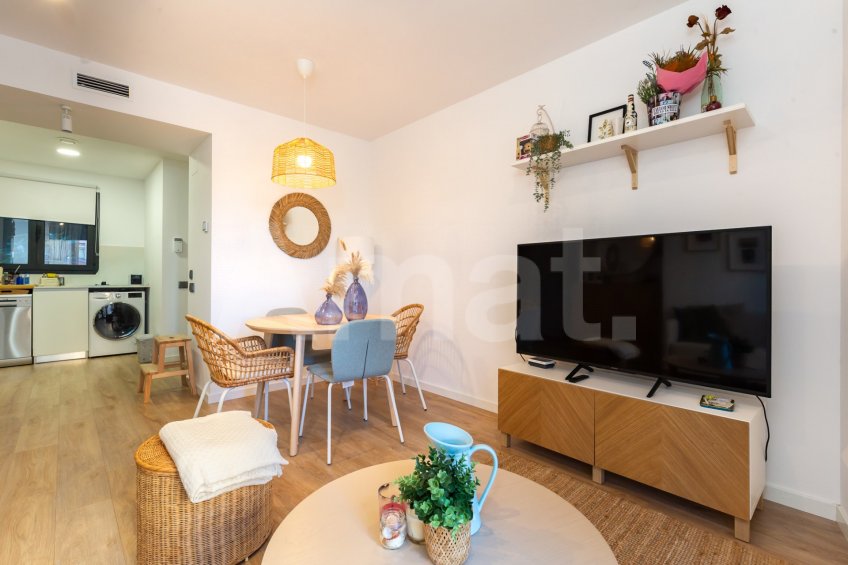 Compacto piso seminuevo y  con gran terraza, cerca del centro -8