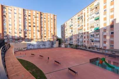 Compacto piso seminuevo y  con gran terraza, cerca del centro -22