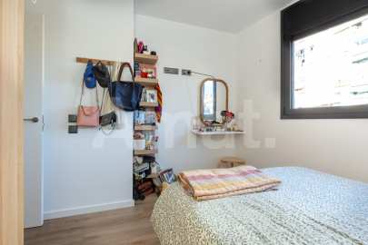 Compacto piso seminuevo y  con gran terraza, cerca del centro -27