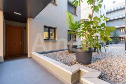 Compacto piso seminuevo y  con gran terraza, cerca del centro -30