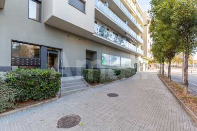 Compacto piso seminuevo y  con gran terraza, cerca del centro -32