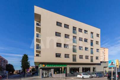 Compacto piso seminuevo y  con gran terraza, cerca del centro -36