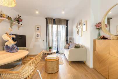 Compacto piso seminuevo y  con gran terraza, cerca del centro -9