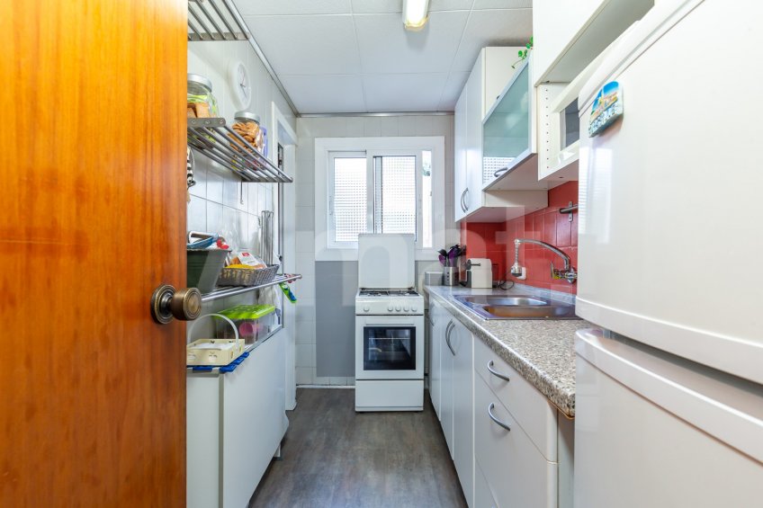 Pis assolellat amb balcó i vistes -13