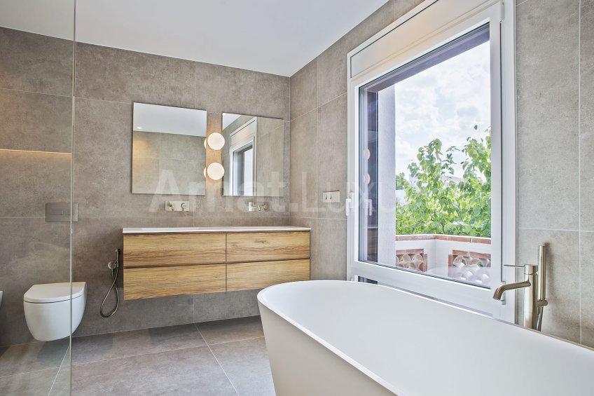 Classic-Style house fully renovated, in the center -13