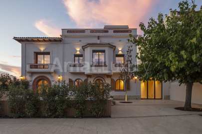 Classic-Style house fully renovated, in the center